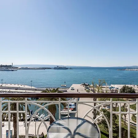 Seaview Luxury Retreat Affittacamere 4*